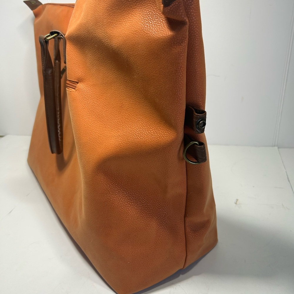 Elegant Orange Duffel Bag with Duck Emblem - Picture 5 of 11
